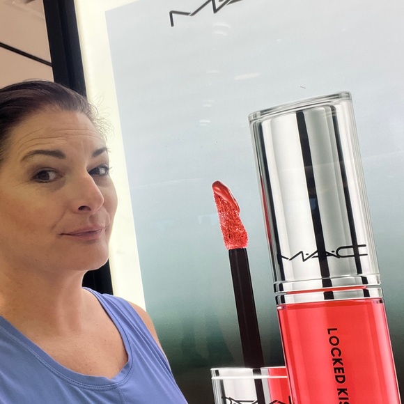 Meet your Posher, Melissa - Picture 3 of 3